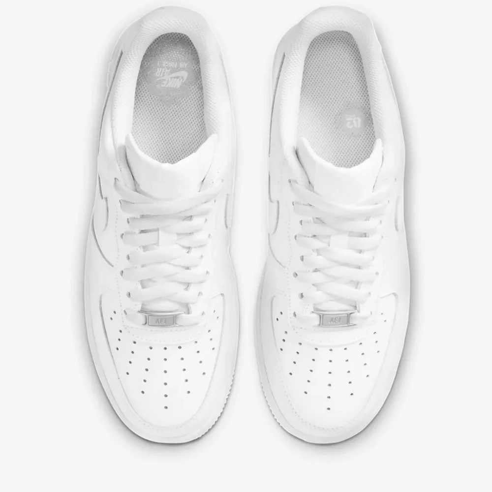 Nike Air Force 1, White, 8½M - Picture 4 of 8